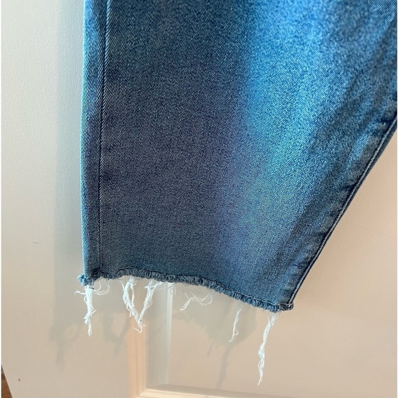 Good American Good Straight Split Back Pockets Jeans - Picture 7 of 16